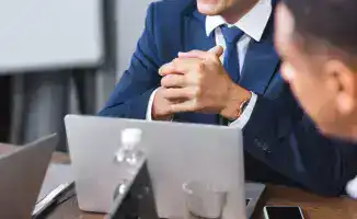 Госслужащие: бизнес под запретом или на свободе?