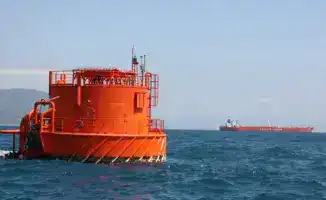 КТК приостановил перевалку и прием нефти на морском терминале из-за шторма