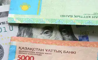 Курс доллара упал ниже 500 тенге в обменниках Казахстана