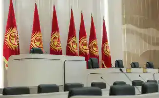 В Кыргызстане парламентская арена: сторонники президента захватывают мандаты, как шахматисты на доске