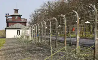 В Бухенвальде открыли памятную доску в честь казахстанских узников концлагеря, подчеркивая важность сохранения исторической памяти