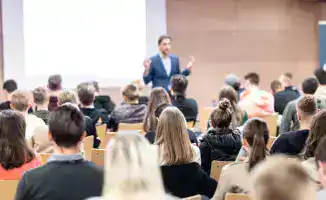 Казахстан вводит обязательную маркировку образовательного и оккультного контента в соцсетях для борьбы с курсами блогеров и коучей