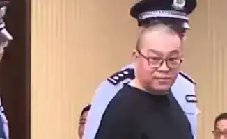 В Китае казнен бывший глава госкомпании Huarong International за взятки