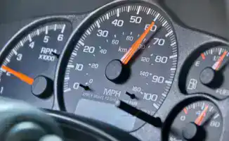 В тени цифровых волн: блогер под арестом, а штрафы вновь поднимают паруса