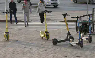 Касым-Жомарт Токаев подписал закон о профилактике правонарушений в Казахстане, который включает меры по контролю за самокатами и введению новых правил для 'добровольцев-помощников'.