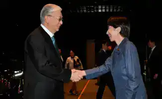 Президент Токаев торжественно встретил премьер-министра Японии Санаэ Такаичи в Акорде