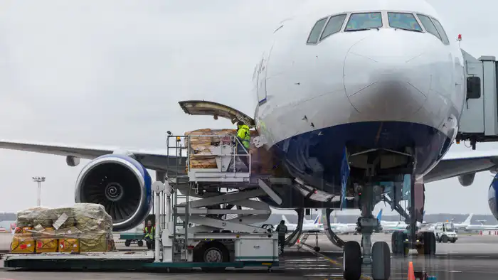 Токаев инициирует создание международных грузовых авиахабов в Казахстане