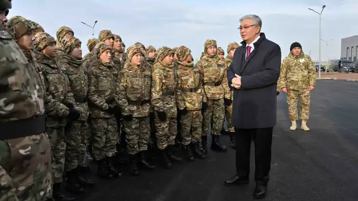 Токаев ознакомился с деятельностью военной школы-интерната в Жамбылской области