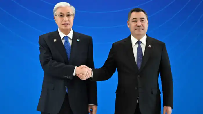 Токаев подчеркивает важность демократических процессов в Центральной Азии, поздравляя Жапарова с выборами в Кыргызстане