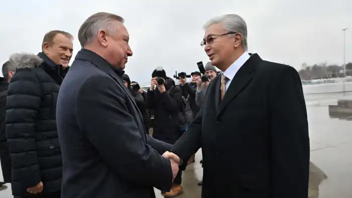 Президент Казахстана Касым-Жомарт Токаев прибыл в Санкт-Петербург 21 декабря, сообщает Tengrinews.kz со ссылкой на пресс-службу.