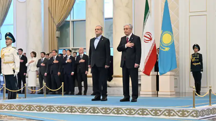 В Акорде состоялась официальная встреча президента Ирана Масуда Пезешкиана с президентом Казахстана Касым-Жомартом Токаевым, сообщает корреспондент Tengrinews.kz.