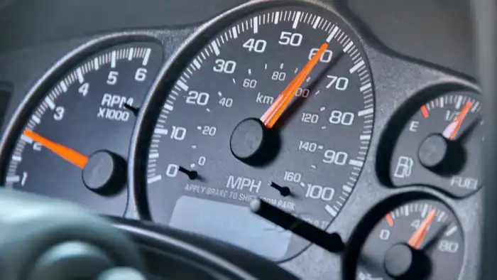 В тени цифровых волн: блогер под арестом, а штрафы вновь поднимают паруса