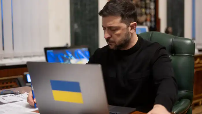 Зеленский надеется на решение саммита европейских лидеров в Брюсселе, которое заставит Россию отказаться от продолжения