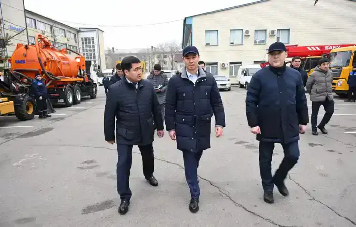 Дархан Сатыбалды ознакомился с внедрением цифровых решений и ИИ в системах жизнеобеспечения города (7)