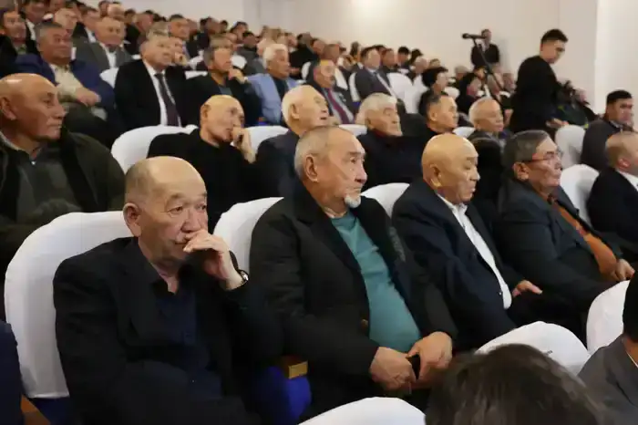 Обсуждение социально-экономических вопросов и сельского хозяйства на встрече Ербола Карашукеева с жителями района Т. Рыскулова