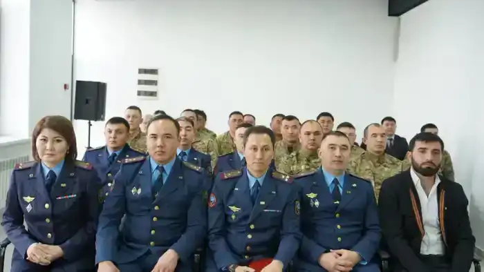 Герой из Казахстана спасает жизни подростков и получает медаль за мужество