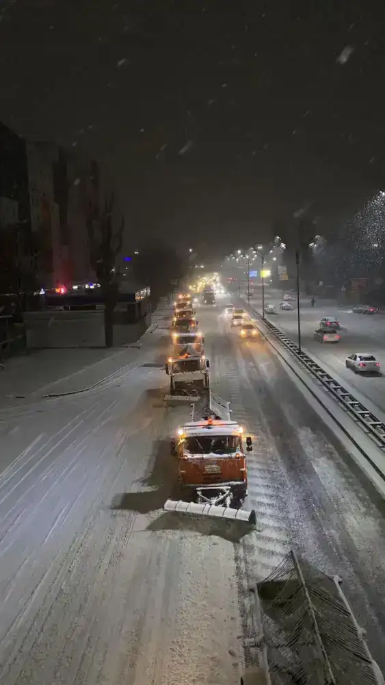 Алматы усиливает коммунальные службы в ответ на ожидаемые снегопады и похолодание