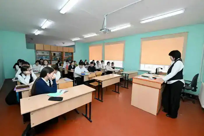 Аким области посетил гимназию №6 в Семее (6)