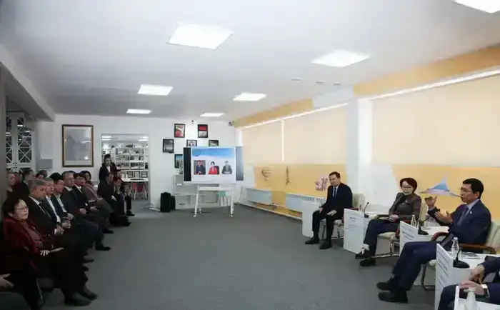 Депутаты Мажилиса обсудили реформы и социальные инициативы с учёными Караганды (5)