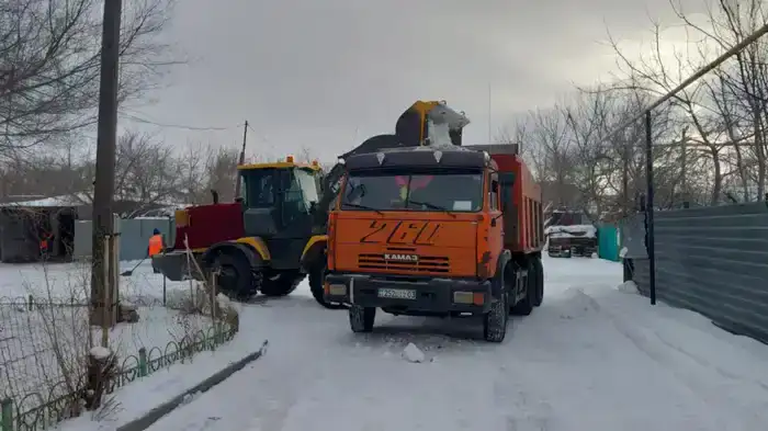 С начала зимнего сезона из Астаны вывезено около 2,8 млн кубометров снега (9)