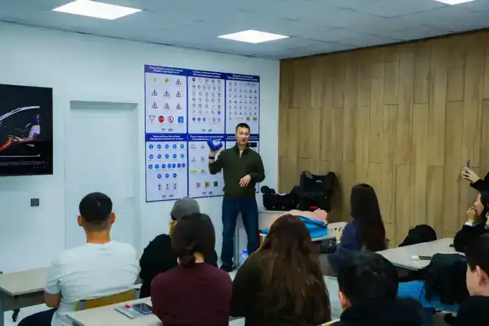 В Астане прошло мероприятие по детской дорожной безопасности для будущих водителей