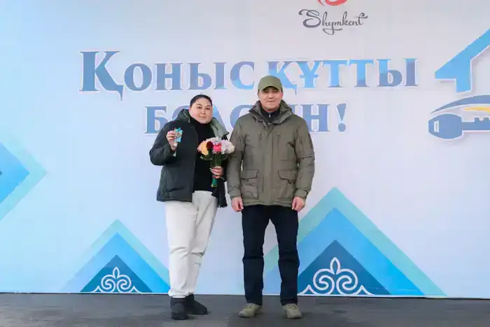 В МИКРОРАЙОНЕ «ТҰРАН» 24 СЕМЬИ ПОЛУЧИЛИ АРЕНДНОЕ ЖИЛЬЁ (8)