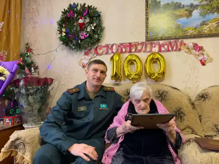 Военнослужащие Павлодарской области отметили вековой юбилей ветерана войны Марии Матюшиной, подчеркивая важность сохранения памяти о вкладе старшего поколения в Победу.