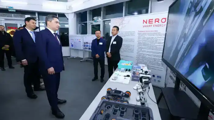 Олжас Бектенов проверил исполнение поручений Президента по развитию высокотехнологичных производств на территории СЭЗ «ПИТ «Алатау» в Алматы