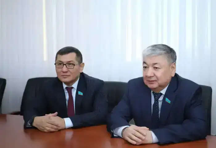 Аким Мангистауской области Нурдаулет Килыбай встретился с сенаторами для обсуждения региональных проектов