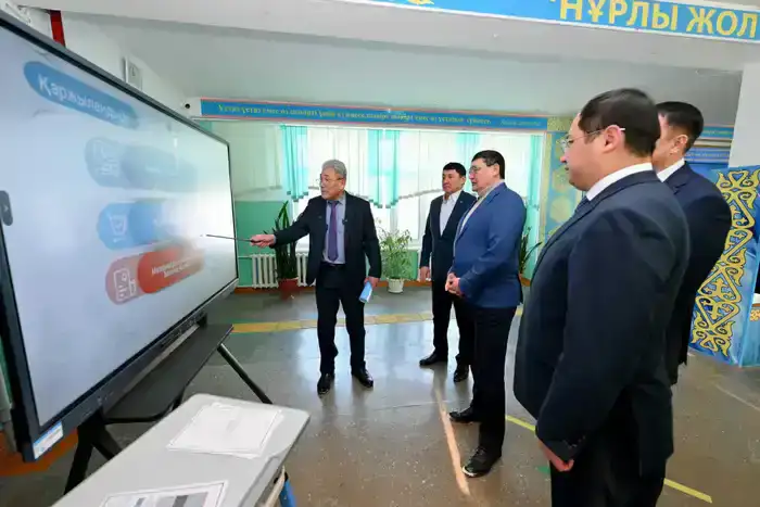 Аким области посетил Глуховскую школу в Бескарагайском районе