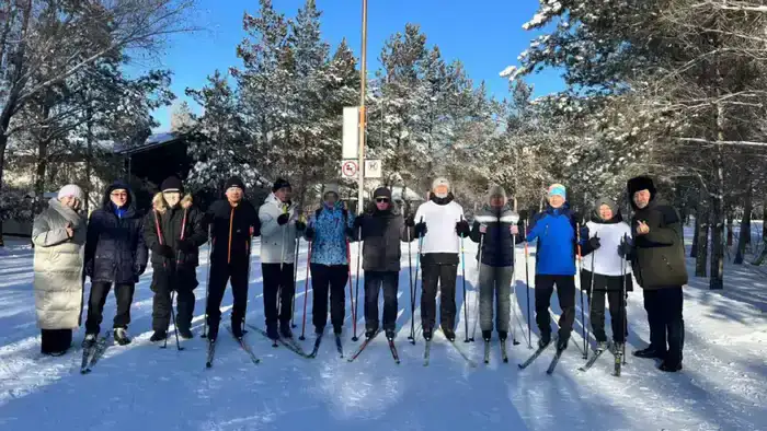 В Астане группа пенсионеров занимается лыжным спортом и зимним плаванием (3)