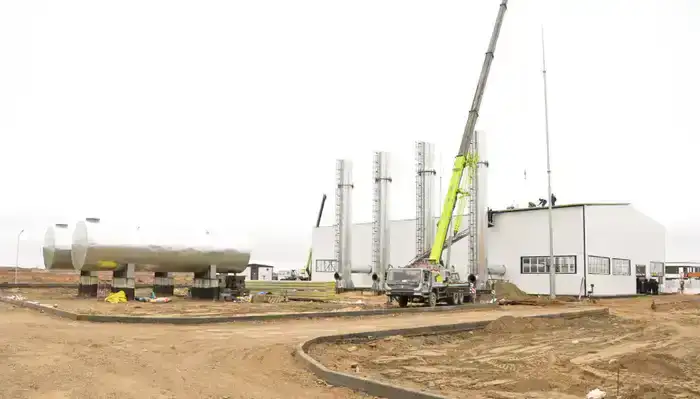 Глава региона ознакомился с ходом строительства автономной блок-модульной котельной на левом берегу (6)