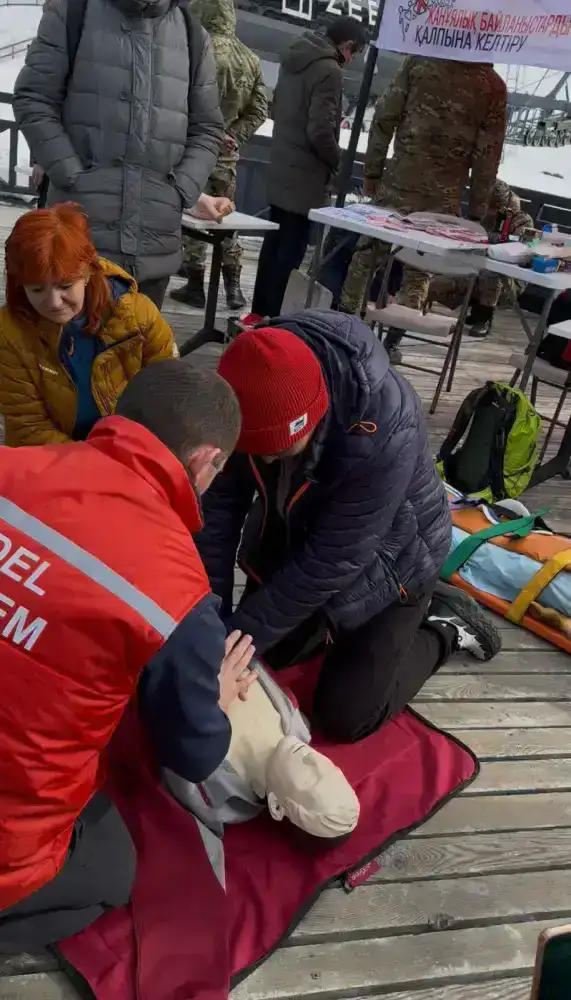 На высоте мастерства: экстренные службы Алматы и альпинисты осваивают искусство спасения на «Шымбулаке»