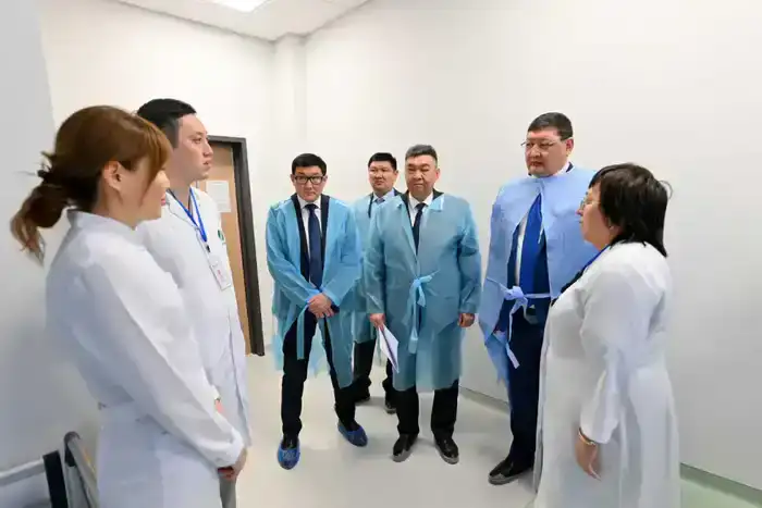 Аким области посетил нефрологический центр в Семее (5)