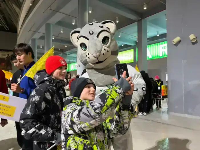 Тазабек удивил болельщиков на матче «Кайрат» - «Брюгге» в Астане (5)