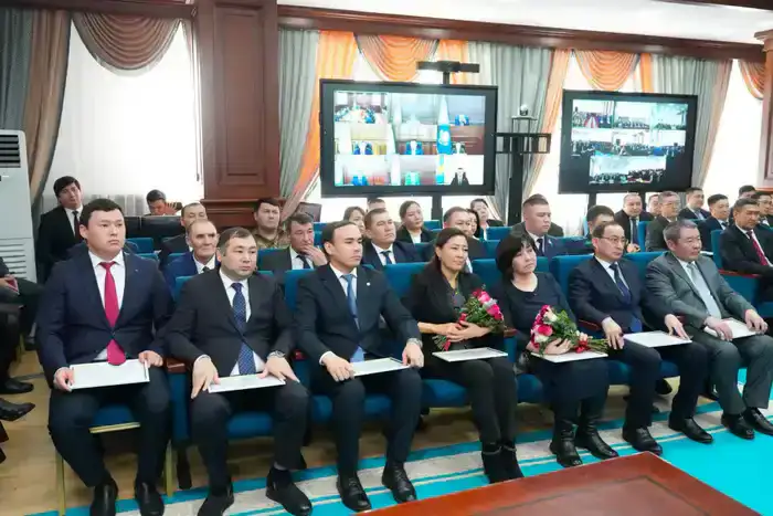 Рассмотрены вопросы исполнения поручений, данных на пятом заседании Национального курултая (4)