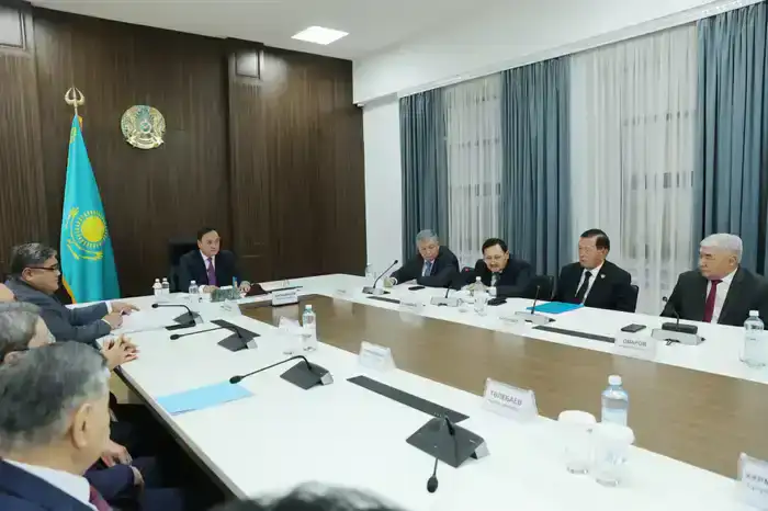 Аким Жамбылской области встретился с представителями гражданского общества (9)