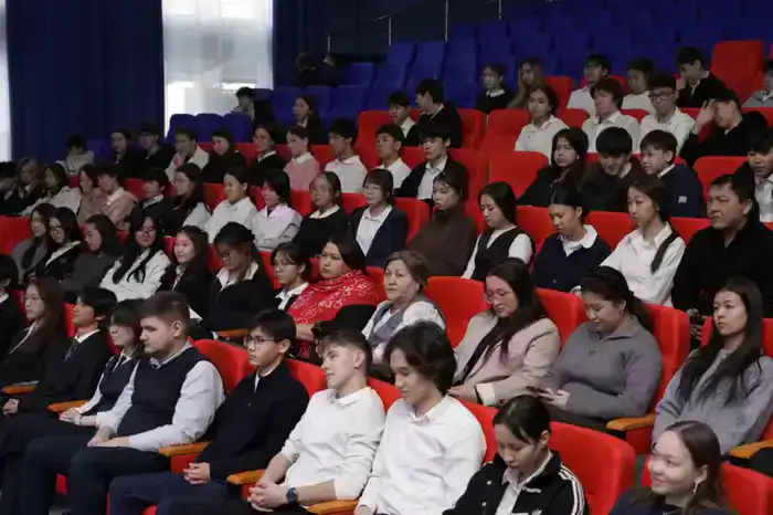 Компьютерная игра Qarzhy Saqshysy в Астане для студентов и школьников обучение финансовой безопасности