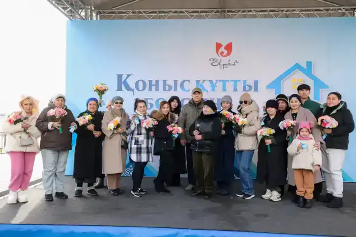 В МИКРОРАЙОНЕ «ТҰРАН» 24 СЕМЬИ ПОЛУЧИЛИ АРЕНДНОЕ ЖИЛЬЁ (9)