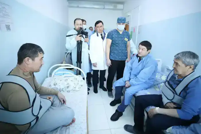 Аким Мангистауской области ознакомился с состоянием пострадавших в дорожно-транспортном происшествии в Бейнеуском районе (2)