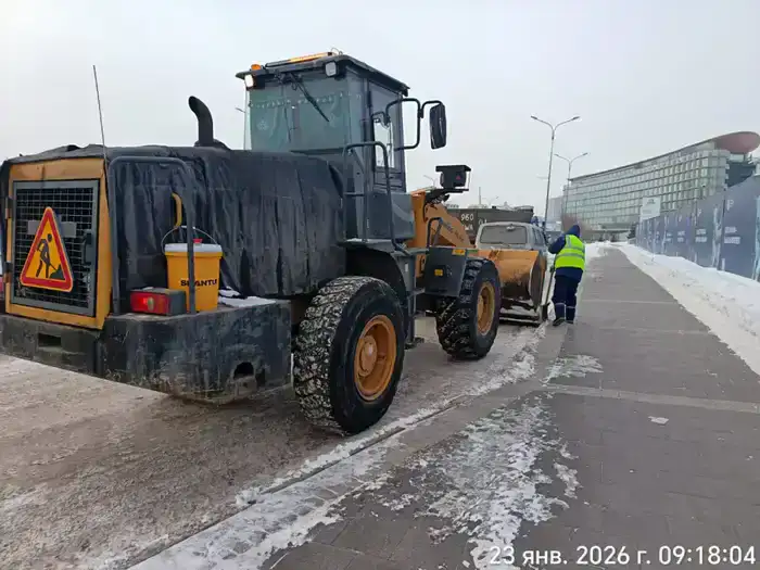 В борьбе со снегом в Астане задействовано более 1300 единиц спецтехники (7)