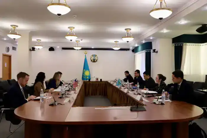 А. Ертаев встретился с заместителем помощника Торгового представителя США О. Латчин (5)