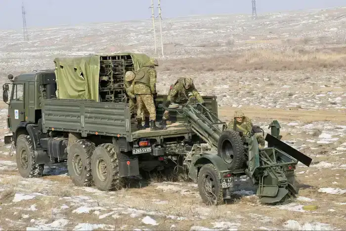 Современные технологии на службе человечества: пресс-тур в Конаевском гарнизоне демонстрирует сотрудничество роботов и военных инженеров