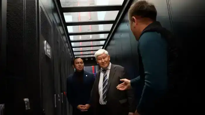 Академик использует суперкомпьютер КазНУ для решения сложных задач (2)