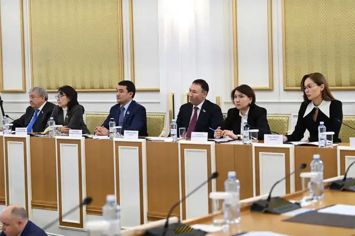 Текст проекта новой Конституции будет опубликован в печатных изданиях «Егемен Қазақстан» и «Казахстанская правда», а также на официальном сайте Конституционного Суда – Эльвира Азимова (4)