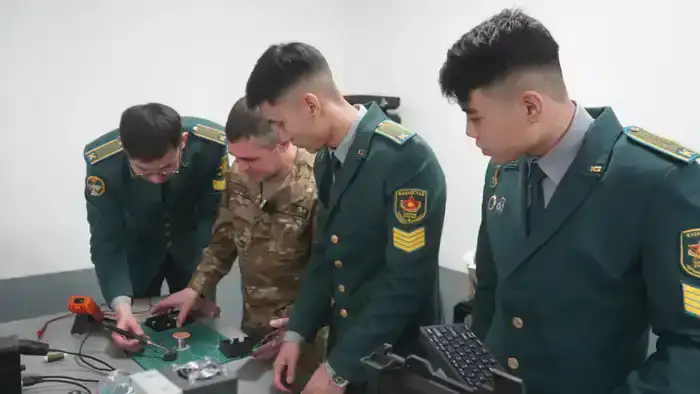Курсанты военного вуза Минобороны создают прототипы для решения практических задач армии (2)