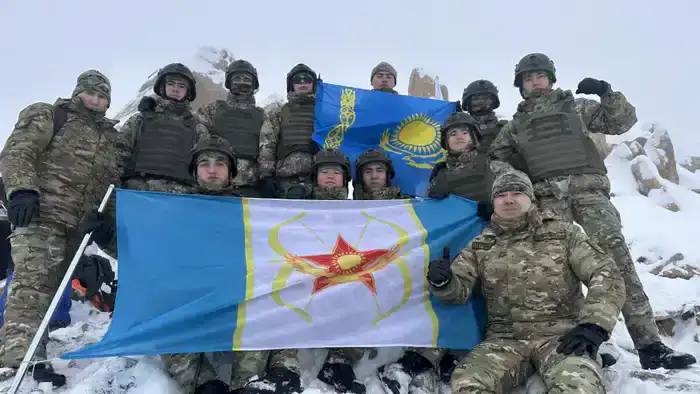 Курсанты силовых вузов покорили 3500-метровый пик в Заилийском Алатау (5)