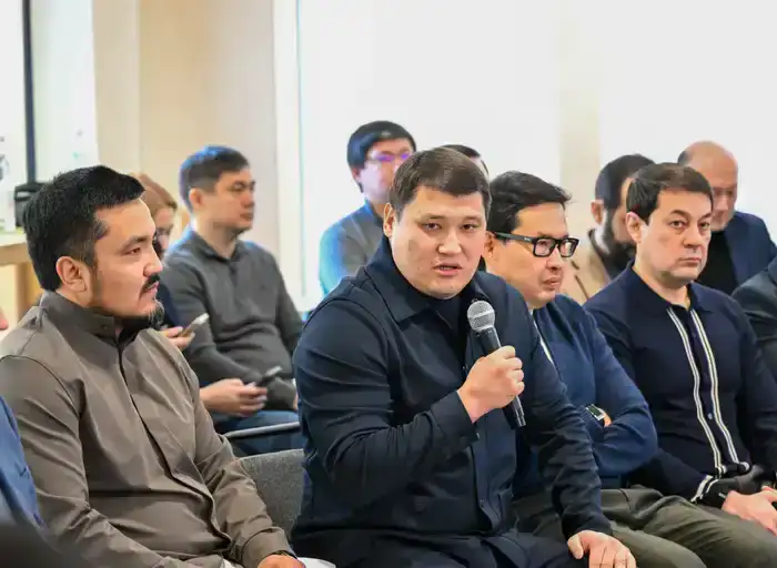 Аким Алматы Дархан Сатыбалды встретился с бизнес-сообществом в визит-центре ущелья Аюсай