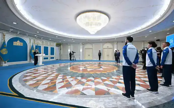 Президент вручил Государственный флаг знаменосцам олимпийской и паралимпийской команд Казахстана (3)