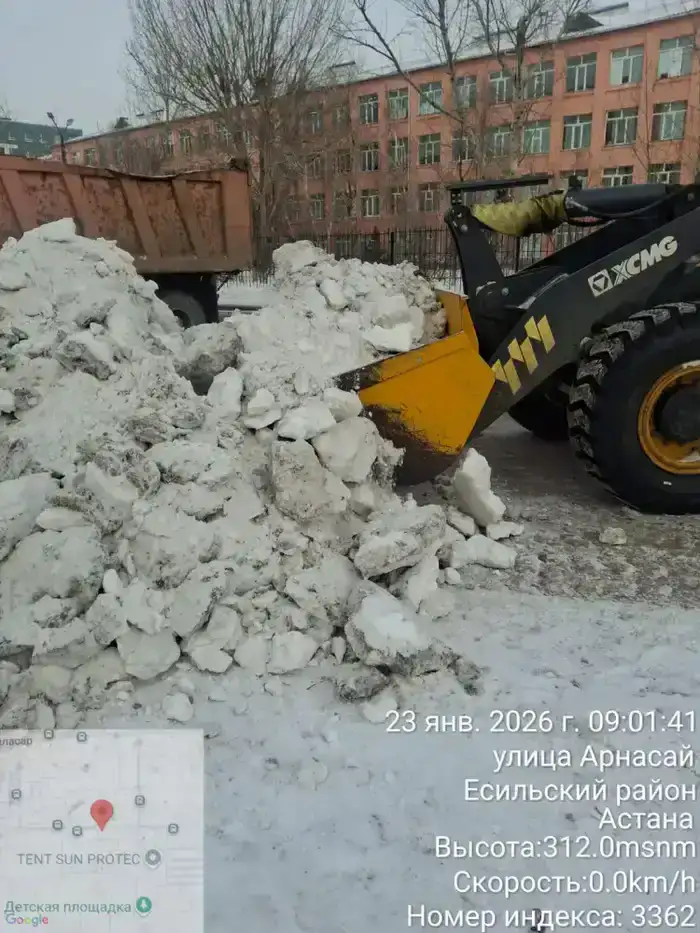 В борьбе со снегом в Астане задействовано более 1300 единиц спецтехники (9)